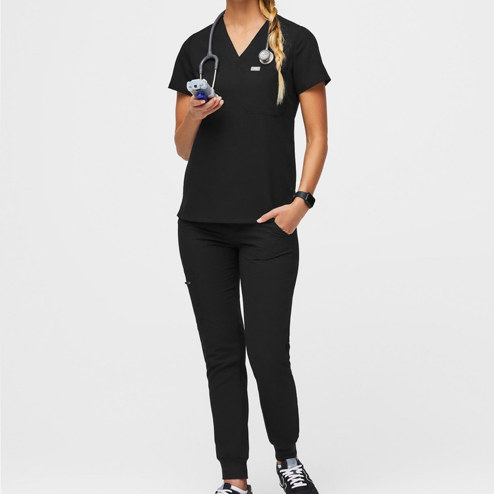 Black figs set- Zamora pants and Catarina top